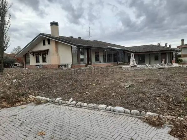 casa indipendente in vendita a Rivignano Teor in zona Rivignano