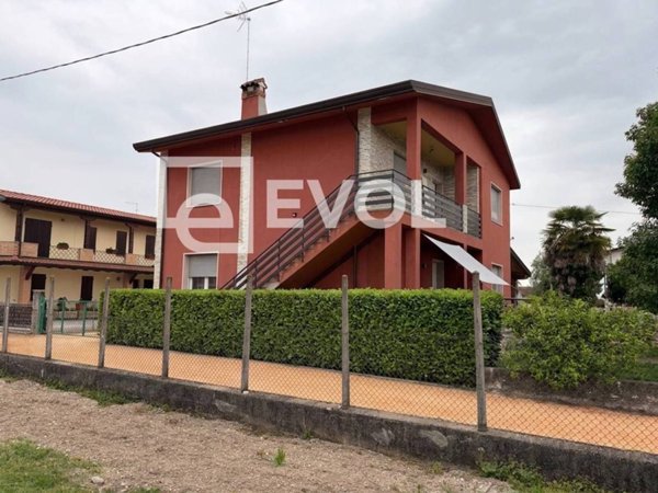 appartamento in vendita a Rivignano Teor in zona Rivignano