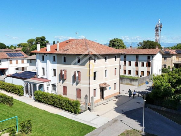 casa indipendente in vendita a Rivignano Teor in zona Rivignano