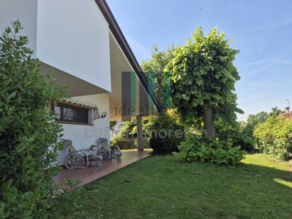 casa indipendente in vendita a Rivignano Teor in zona Rivarotta