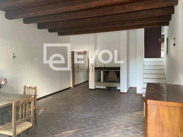 casa indipendente in vendita a Rivignano Teor in zona Rivignano