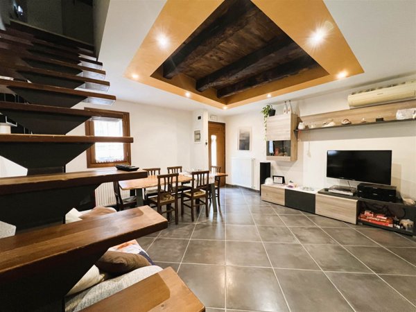 casa indipendente in vendita a Rivignano Teor in zona Driolassa