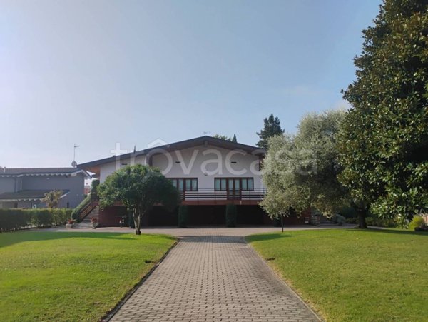 casa indipendente in vendita a Rivignano Teor in zona Rivignano