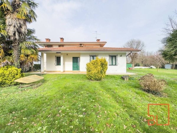 casa indipendente in vendita a Fiumicello Villa Vicentina in zona Fiumicello