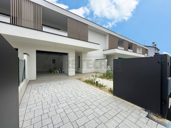 casa indipendente in vendita a Fiumicello Villa Vicentina in zona San Valentino