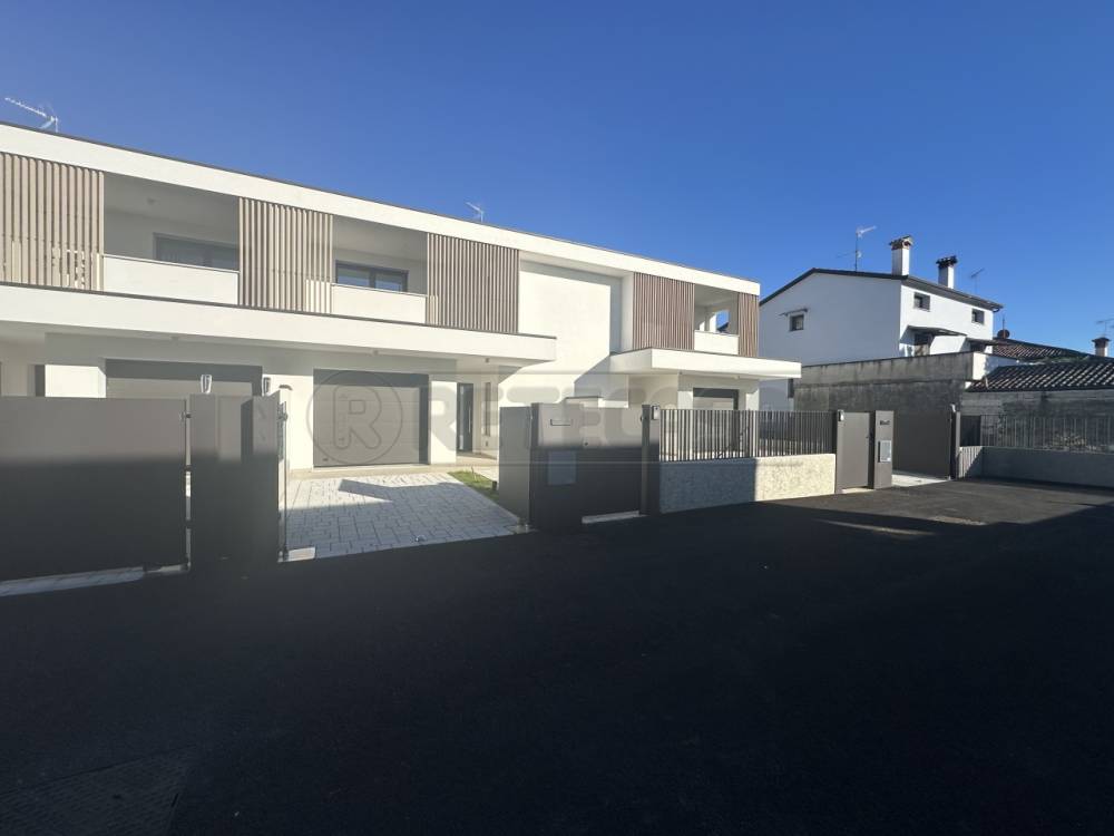 casa indipendente in vendita a Fiumicello Villa Vicentina in zona Fiumicello