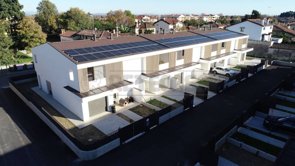 casa indipendente in vendita a Fiumicello Villa Vicentina in zona Fiumicello