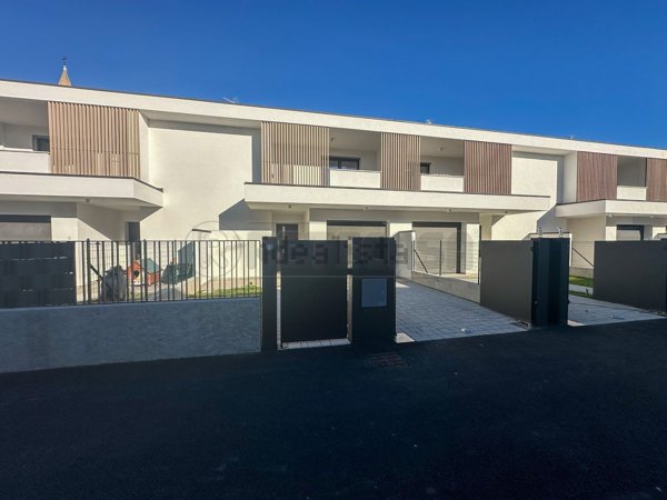 casa indipendente in vendita a Fiumicello Villa Vicentina in zona Fiumicello