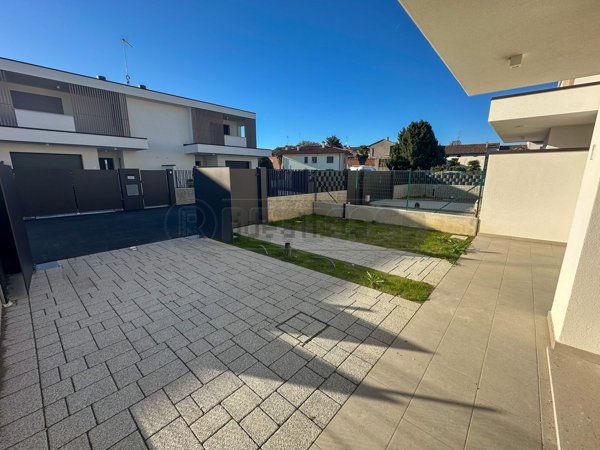 casa indipendente in vendita a Fiumicello Villa Vicentina in zona Fiumicello