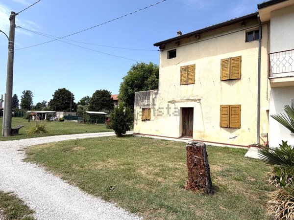 casa indipendente in vendita a Fiumicello Villa Vicentina in zona Borgo Sandrigo