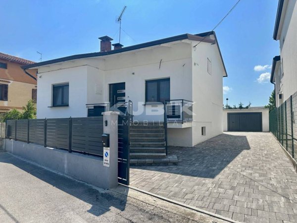 casa indipendente in vendita a Fiumicello Villa Vicentina in zona San Valentino