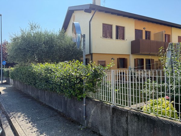 casa indipendente in vendita a Fiumicello Villa Vicentina in zona Papariano