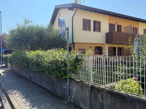 casa indipendente in vendita a Fiumicello Villa Vicentina