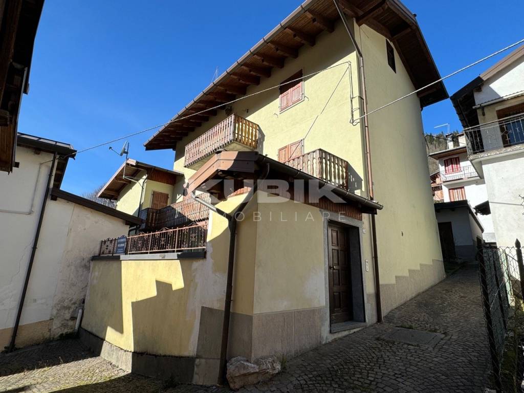 casa indipendente in vendita a Treppo Ligosullo in zona Treppo Carnico