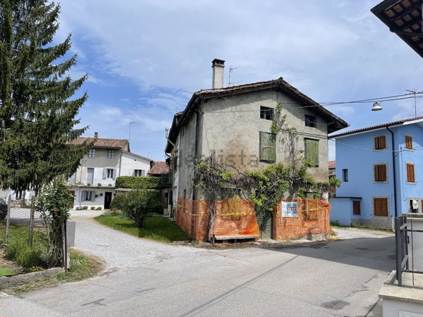 esavano in vendita a Capriva del Friuli