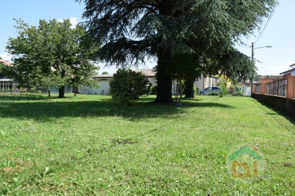 terreno edificabile in vendita a Capriva del Friuli