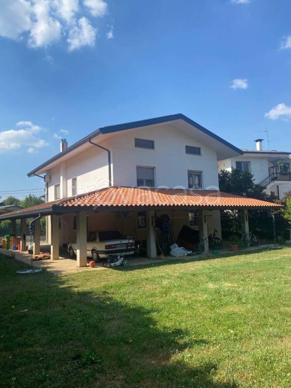 casa indipendente in vendita a Capriva del Friuli