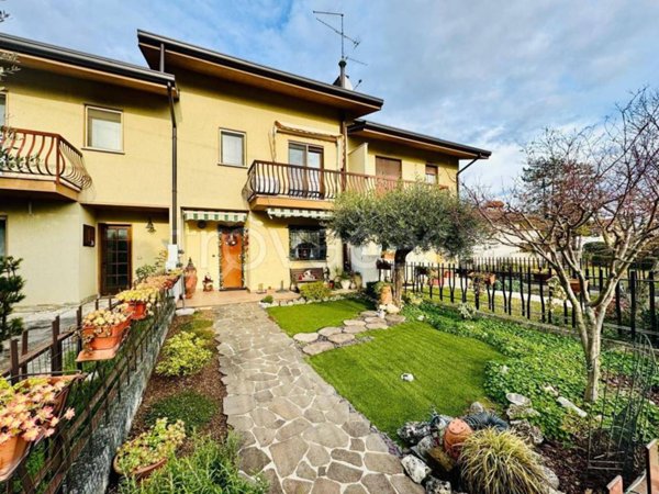 casa indipendente in vendita a Capriva del Friuli in zona Spessa