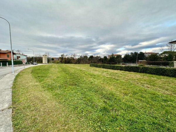 negozio in vendita a Capriva del Friuli