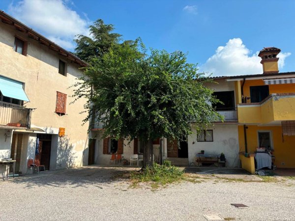 casa semindipendente in vendita a Capriva del Friuli