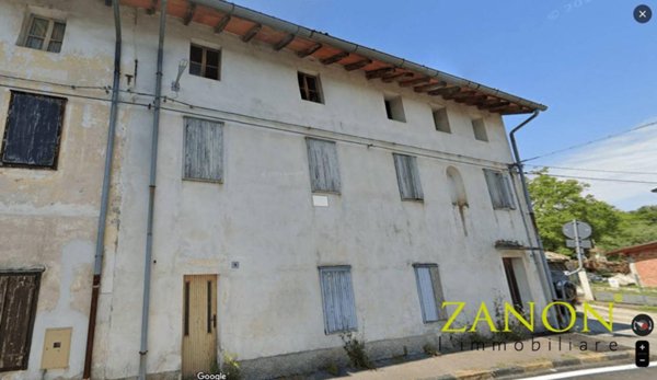 casa indipendente in vendita a Capriva del Friuli