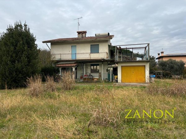casa indipendente in vendita a Capriva del Friuli