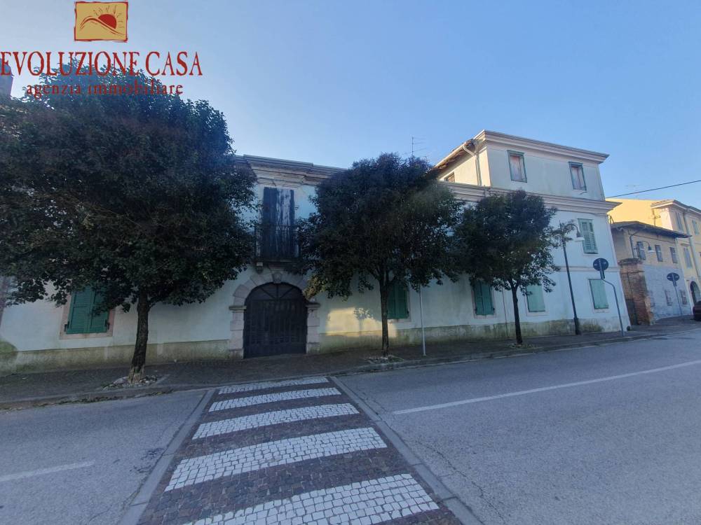 casa indipendente in vendita a Capriva del Friuli