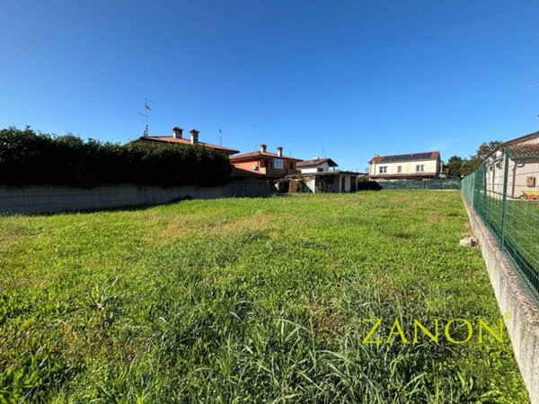 terreno edificabile in vendita a Capriva del Friuli