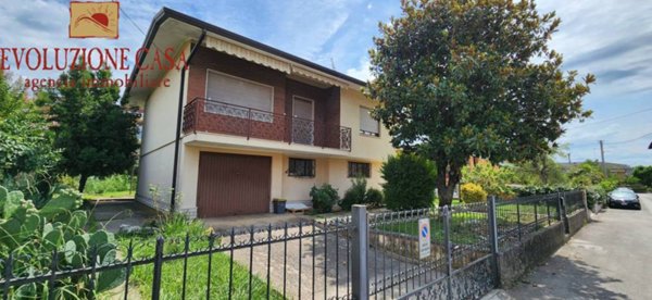 casa indipendente in vendita a Capriva del Friuli