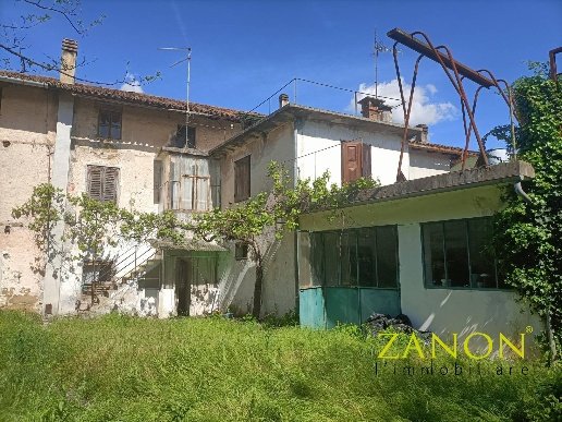 casa indipendente in vendita a Capriva del Friuli