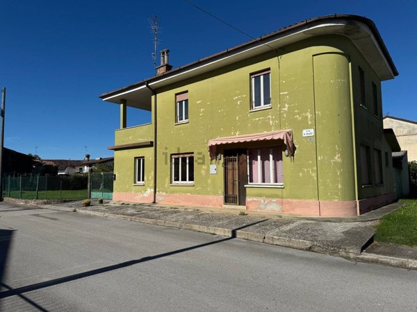 casa indipendente in vendita a Capriva del Friuli
