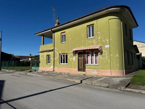 casa indipendente in vendita a Capriva del Friuli
