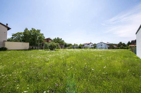 ufficio in vendita a Capriva del Friuli in zona Spessa