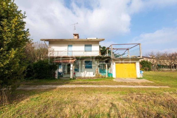 casa indipendente in vendita a Capriva del Friuli