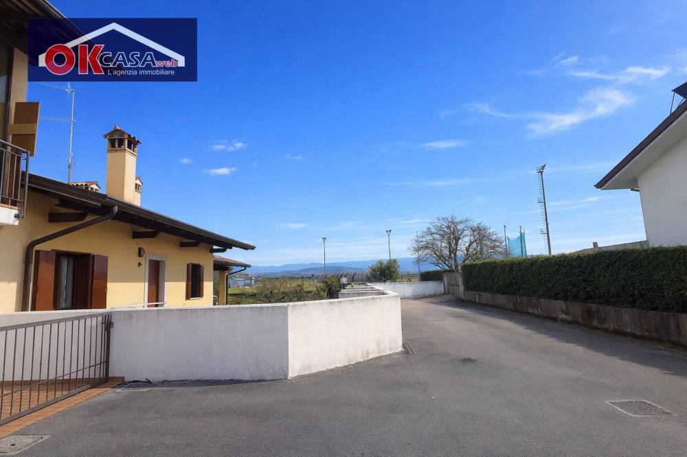 casa indipendente in vendita a Capriva del Friuli