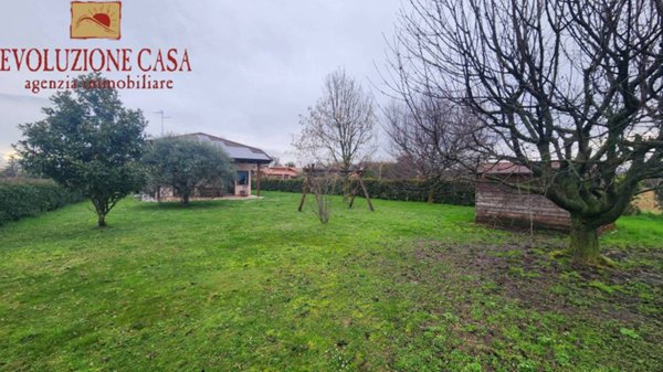 casa indipendente in vendita a Capriva del Friuli