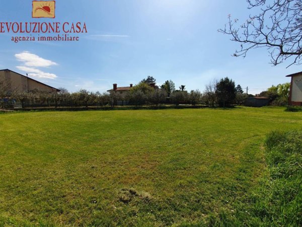 terreno edificabile in vendita a Capriva del Friuli