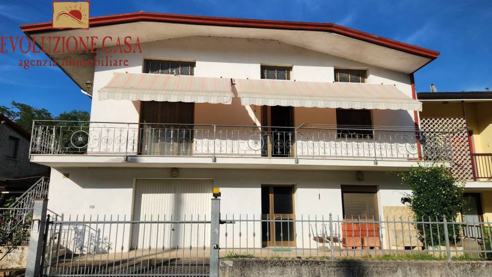 casa indipendente in vendita a Capriva del Friuli