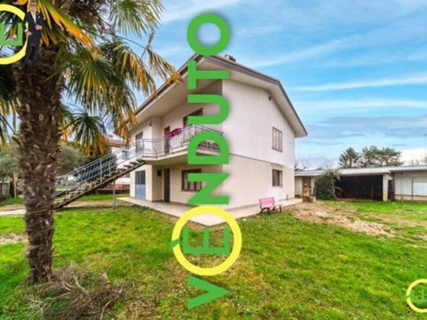 casa indipendente in vendita a Capriva del Friuli