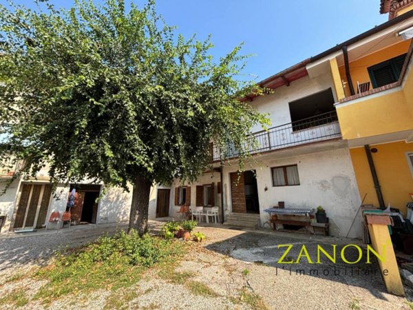 casa indipendente in vendita a Capriva del Friuli