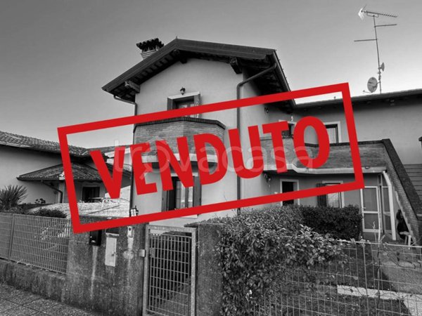 appartamento in vendita a Capriva del Friuli in zona Russiz di Sotto