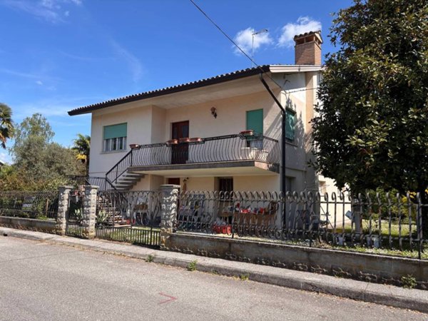 casa indipendente in vendita a Capriva del Friuli