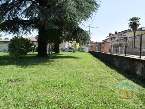 terreno edificabile in vendita a Capriva del Friuli