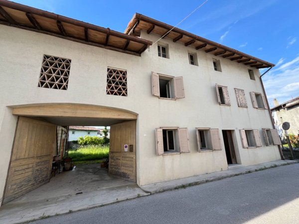 casa indipendente in vendita a Capriva del Friuli