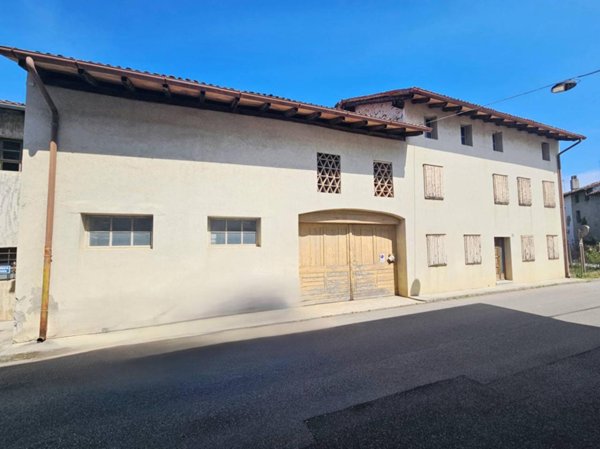 casa indipendente in vendita a Capriva del Friuli