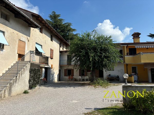 casa indipendente in vendita a Capriva del Friuli