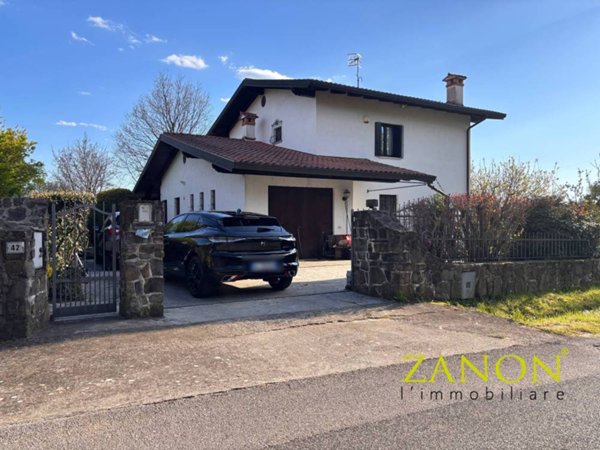 casa indipendente in vendita a Capriva del Friuli