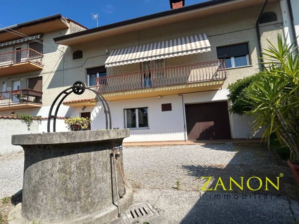 casa indipendente in vendita a Capriva del Friuli