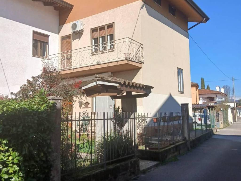 casa indipendente in vendita a Capriva del Friuli