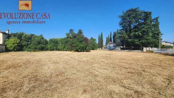 terreno edificabile in vendita a Capriva del Friuli